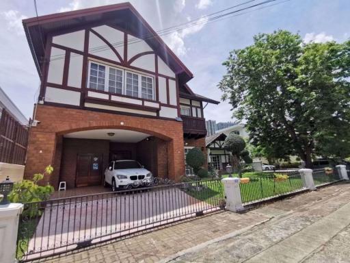 4 bed House Phrakhanongnuea Sub District H014582