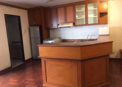 2 bed Condo in Rin House Khlong Tan Nuea Sub District C014571