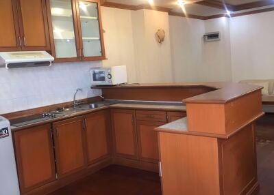 2 bed Condo in Rin House Khlong Tan Nuea Sub District C014571