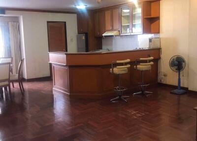 2 bed Condo in Rin House Khlong Tan Nuea Sub District C014571