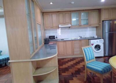 2 bed Condo in Rin House Khlong Tan Nuea Sub District C014570