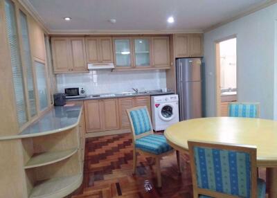 2 bed Condo in Rin House Khlong Tan Nuea Sub District C014570