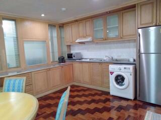 2 bed Condo in Rin House Khlong Tan Nuea Sub District C014570