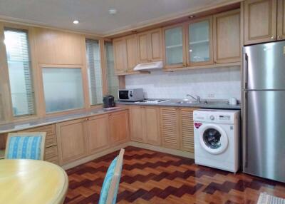 2 bed Condo in Rin House Khlong Tan Nuea Sub District C014570