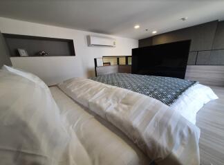 1 bed Duplex in Chewathai Residence Asoke Makkasan Sub District D014564