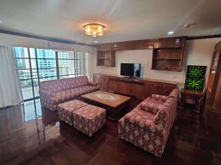 3 bed Condo in Rishi Court Khlong Toei Nuea Sub District C014552