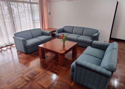 3 bed Condo in Rishi Court Khlong Toei Nuea Sub District C014538