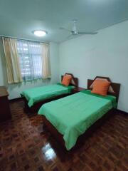 3 bed Condo in Rishi Court Khlong Toei Nuea Sub District C014537