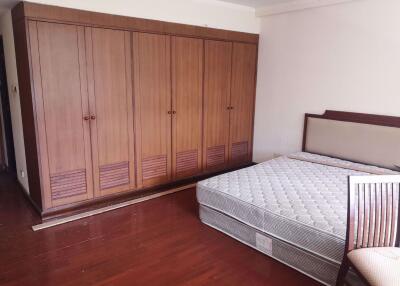 3 bed Condo in MSI III Garden Khlongtoei Sub District C014536