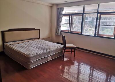 3 bed Condo in MSI III Garden Khlongtoei Sub District C014536