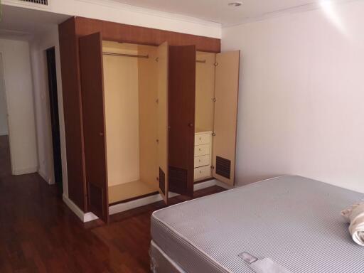 3 bed Condo in MSI III Garden Khlongtoei Sub District C014533