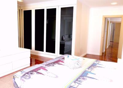 3 bed Condo in SanguanSap Mansion Yan Nawa Sub District C014531