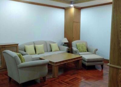 2 bed Condo in Rin House Khlong Tan Nuea Sub District C014514