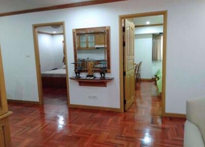 2 bed Condo in Rin House Khlong Tan Nuea Sub District C014514