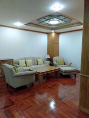 2 bed Condo in Rin House Khlong Tan Nuea Sub District C014514