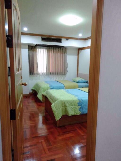 2 bed Condo in Rin House Khlong Tan Nuea Sub District C014514