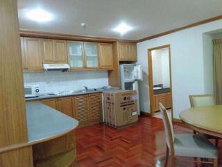 2 bed Condo in Rin House Khlong Tan Nuea Sub District C014514