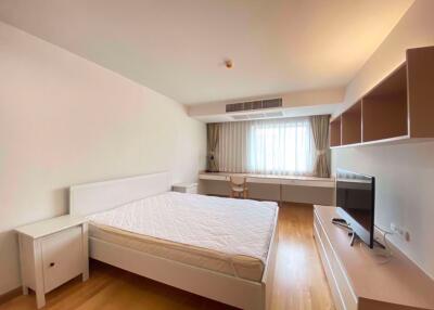 3 bed Condo in Residence 52 Phrakhanong District C014510