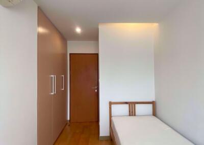 3 ห้องนอน, 3 ห้องน้ำ คอนโด ราคา ฿ 45,500/เดือน
