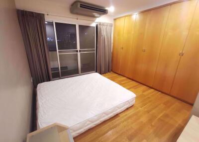 2 bed Condo in Baan Sukhumvit 36 Khlongtan Sub District C014500