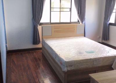 4 bed House Bangchak Sub District H014496