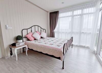 2 bed Condo in Manor Sanambinnam Bang Rak Noi Sub District C014477