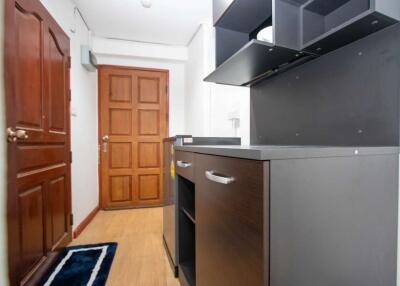 Cozy Studio Room for Rent: Chomdoi Condominium, 10-Min Walk to Nimman