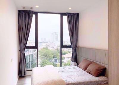 2 bed Condo in Whizdom Essence Bangchak Sub District C014461