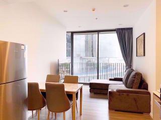 2 bed Condo in Whizdom Essence Bangchak Sub District C014461