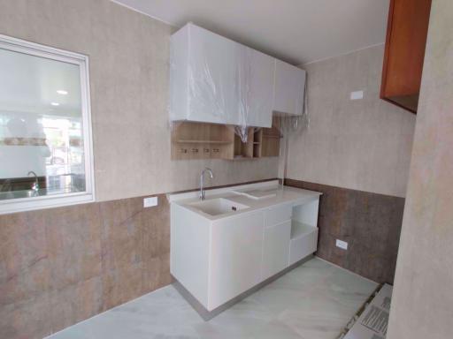 3 bed House in Plus City Park Srinakarin - Suanluang Prawet District H014386
