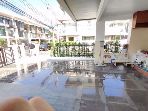 3 bed House in Plus City Park Srinakarin - Suanluang Prawet District H014386
