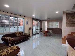 3 bed House in Plus City Park Srinakarin - Suanluang Prawet District H014386