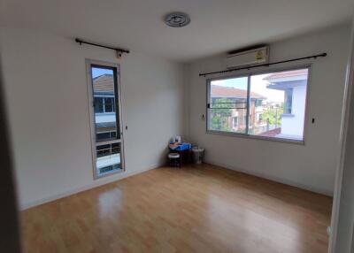 3 bed House in Plus City Park Srinakarin - Suanluang Prawet District H014386