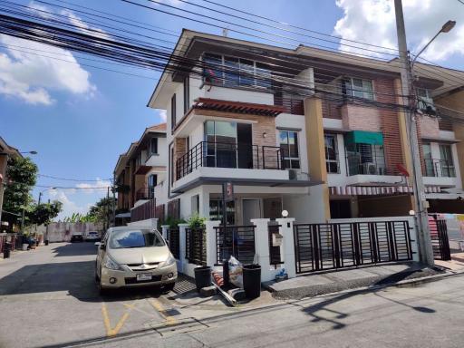 3 bed House in Plus City Park Srinakarin - Suanluang Prawet District H014386