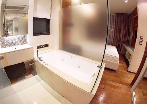 2 bed Condo in The Address Sukhumvit 28 Khlongtan Sub District C014381