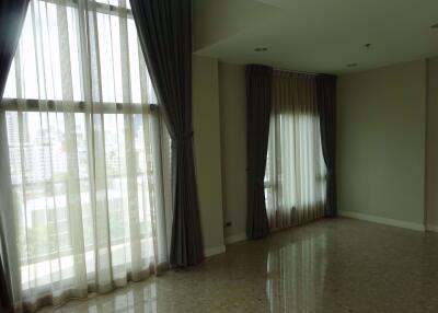 2 bed Duplex in The Crest Sukhumvit 34 Khlongtan Sub District D014323