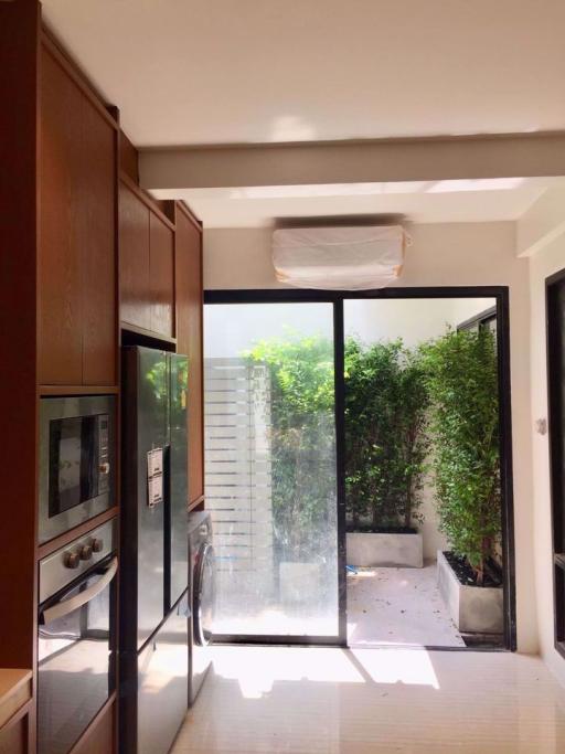 3 bed House Khlong Tan Nuea Sub District H014313