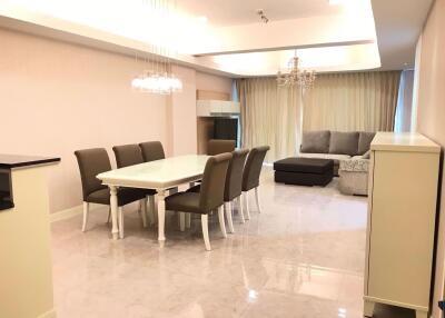 2 bed Condo in Premier Condominium Khlongtan Sub District C014273
