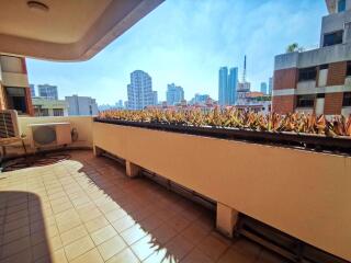 3 bed Condo in Jamy Twin Mansion Khlong Toei Nuea Sub District C014269