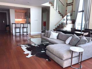 3 bed Duplex in Bright Sukhumvit 24 Khlongtan Sub District D014208