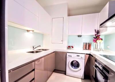 2 bed Condo in Q Langsuan Lumphini Sub District C014196