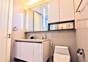 2 bed Condo in Q Langsuan Lumphini Sub District C014196