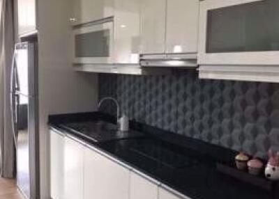 1 bed Condo in Noble Remix Khlongtan Sub District C014176