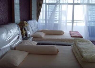 3 bed Condo in Baan Prompong Khlong Tan Nuea Sub District C014162