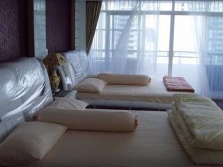 3 bed Condo in Baan Prompong Khlong Tan Nuea Sub District C014162