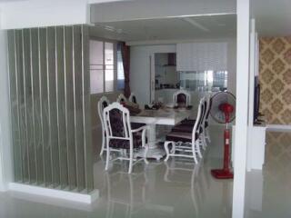 3 bed Condo in Baan Prompong Khlong Tan Nuea Sub District C014162