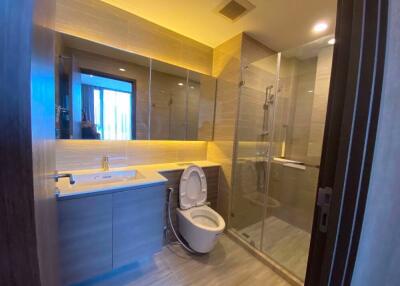 2 bed Condo in Whizdom Essence Bangchak Sub District C014154