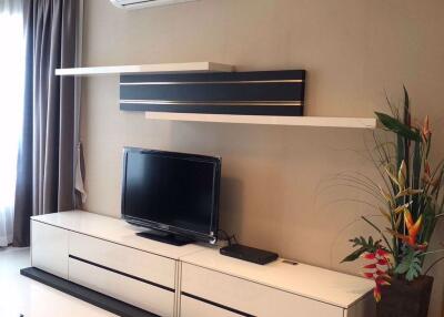 1 bed Condo in The Emporio Place Khlongtan Sub District C014149