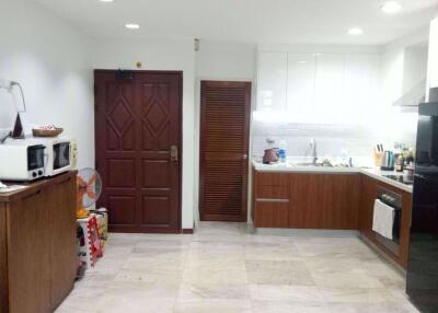 2 bed Condo in Saitharn Condominium Ratchathewi District C014100