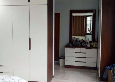 2 bed Condo in Saitharn Condominium Ratchathewi District C014100